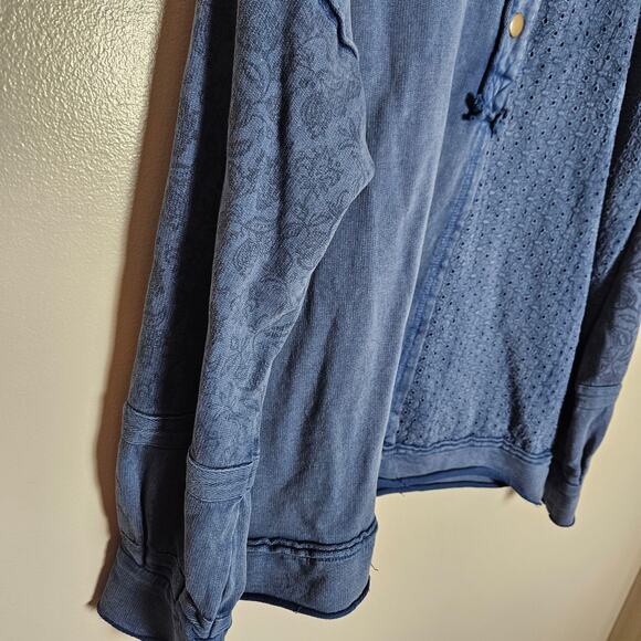 Sundance Oversized Henley Style Eyelet Print Top  Sz Small - Picture 4 of 11